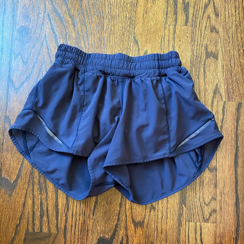 navy lululemon hotty hot size 2 with 2.5 inseam